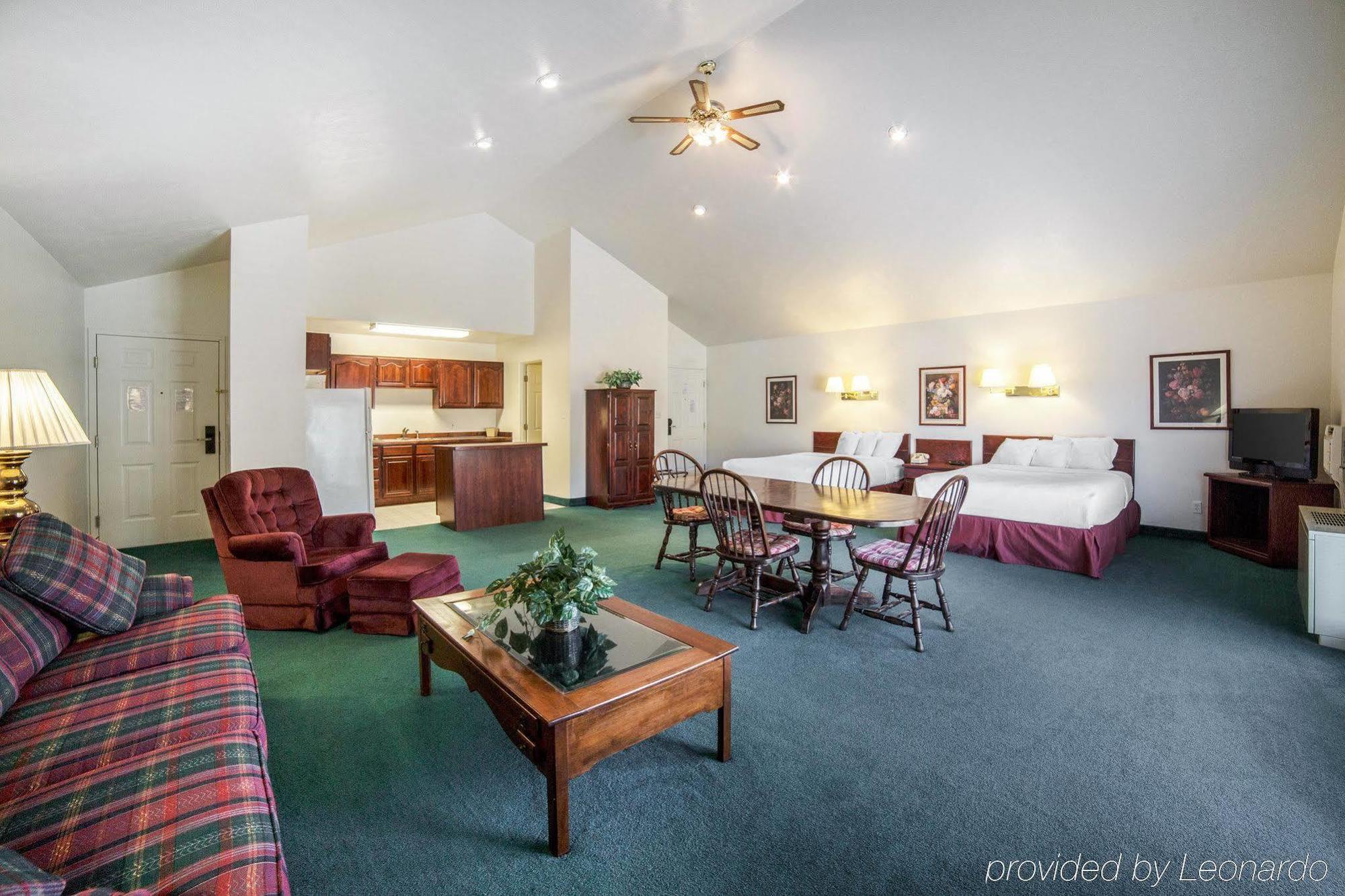 Rodeway Inn Whitehall Eksteriør bilde